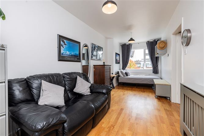 https://photos-a.propertyimages.ie/media/3/7/5/5002573/5252d1e1-d3c2-4075-8fa6-a8d30cdd987a_l.jpg