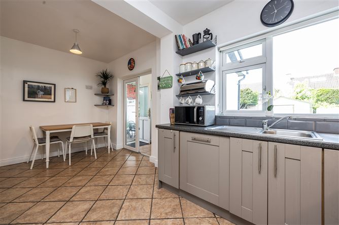 https://photos-a.propertyimages.ie/media/3/7/5/5002573/5252d1e1-d3c2-4075-8fa6-a8d30cdd987a_l.jpg