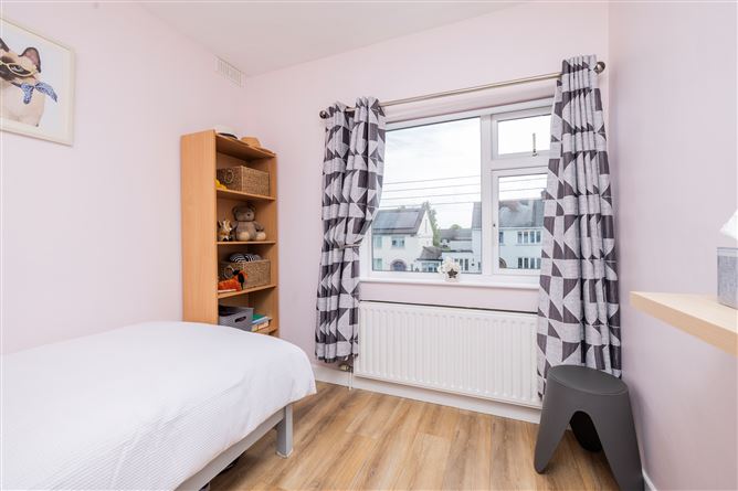 https://photos-a.propertyimages.ie/media/3/7/5/5002573/5252d1e1-d3c2-4075-8fa6-a8d30cdd987a_l.jpg