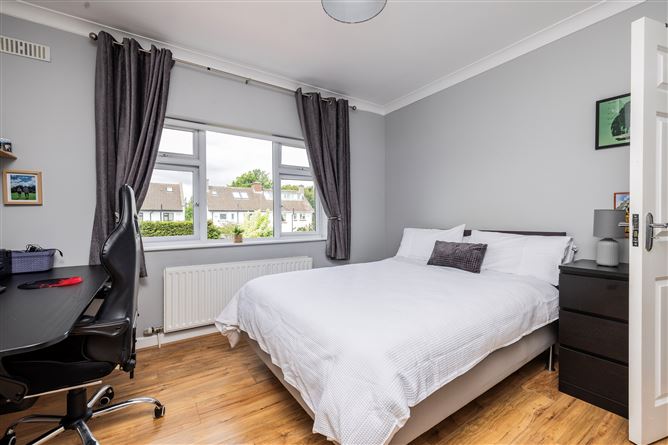 https://photos-a.propertyimages.ie/media/3/7/5/5002573/5252d1e1-d3c2-4075-8fa6-a8d30cdd987a_l.jpg
