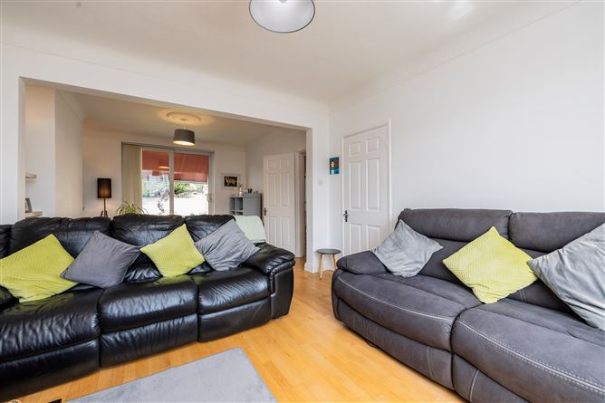 https://photos-a.propertyimages.ie/media/3/7/5/5002573/5252d1e1-d3c2-4075-8fa6-a8d30cdd987a_l.jpg