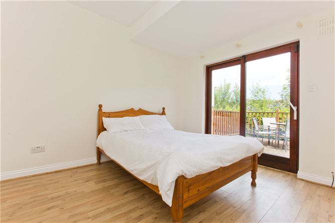 8 Riverside Walk, Clonskeagh Road, Dublin 6