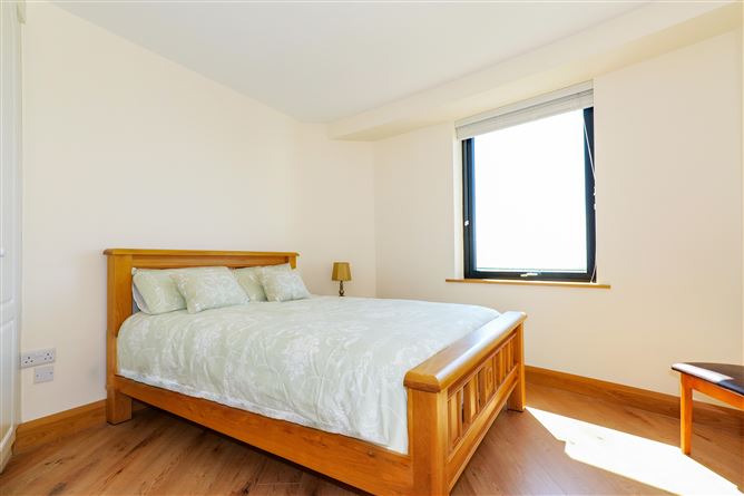 12 Aengus House, Dock Street, Galway