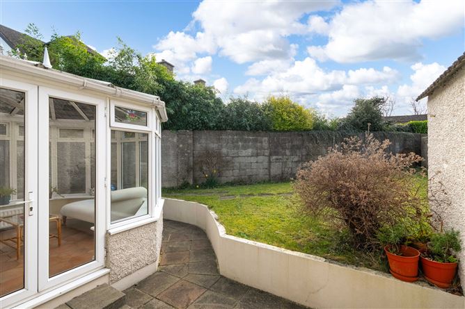 https://photos-a.propertyimages.ie/media/3/7/7/4909773/2210f800-cdc0-422e-af7a-c52e0a8d4e33_l.jpg