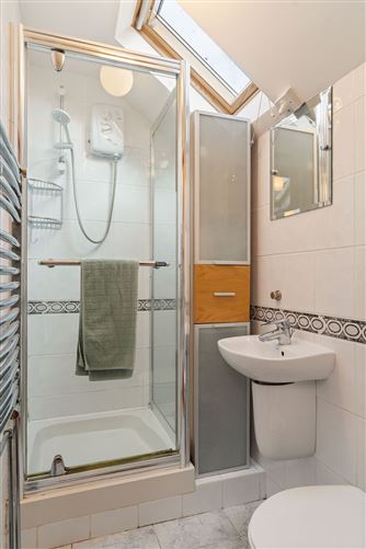 https://photos-a.propertyimages.ie/media/3/7/7/4909773/2210f800-cdc0-422e-af7a-c52e0a8d4e33_l.jpg