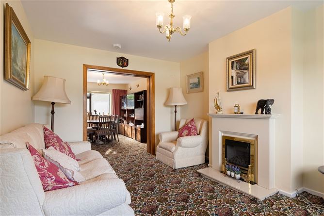 https://photos-a.propertyimages.ie/media/3/7/7/4909773/2210f800-cdc0-422e-af7a-c52e0a8d4e33_l.jpg
