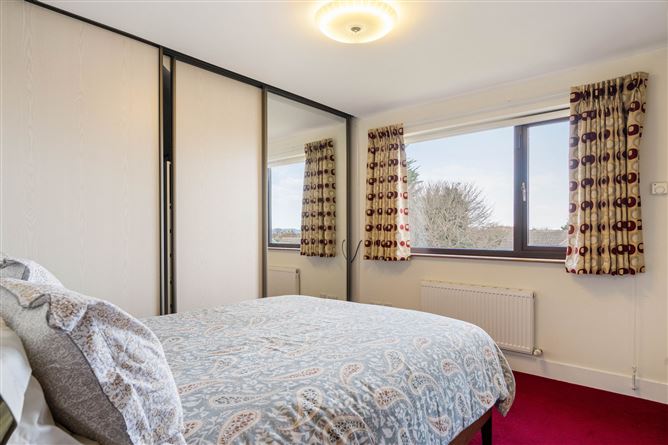 https://photos-a.propertyimages.ie/media/3/7/7/4909773/2210f800-cdc0-422e-af7a-c52e0a8d4e33_l.jpg