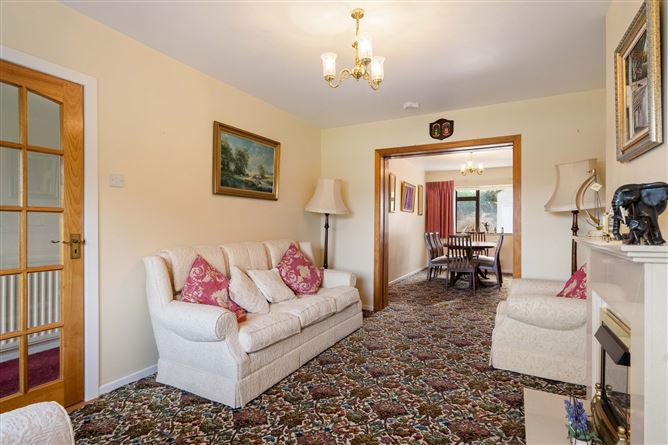 https://photos-a.propertyimages.ie/media/3/7/7/4909773/2210f800-cdc0-422e-af7a-c52e0a8d4e33_l.jpg