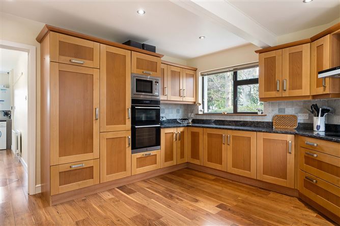 https://photos-a.propertyimages.ie/media/3/7/7/4909773/2210f800-cdc0-422e-af7a-c52e0a8d4e33_l.jpg