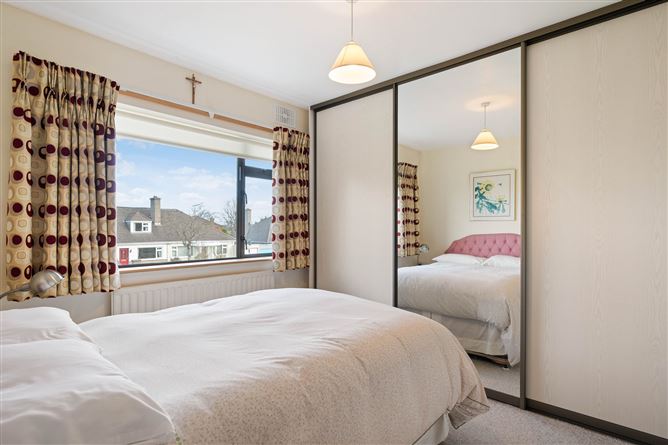 https://photos-a.propertyimages.ie/media/3/7/7/4909773/2210f800-cdc0-422e-af7a-c52e0a8d4e33_l.jpg