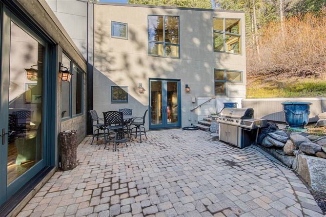 Granite & Current,Truckee,California,USA
