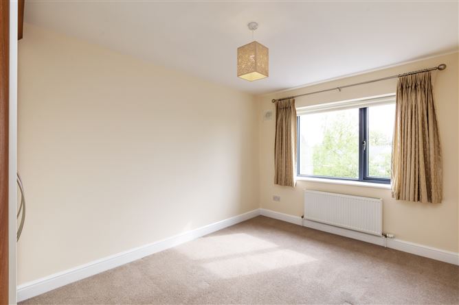 8 Dunard, Swords Road, Malahide, Co. Dublin
