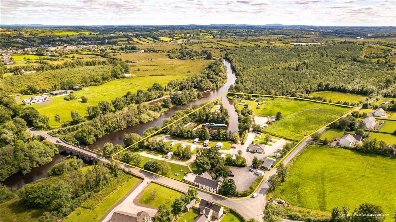 Battlebridge Caravan & Camping Park, Battlebridge, Leitrim Village, Co. Roscommon