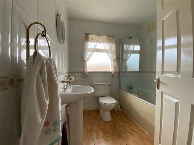 12 Hunters Avenue, Castlegrange, Waterford
