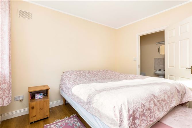3 Fort Village, Cavan