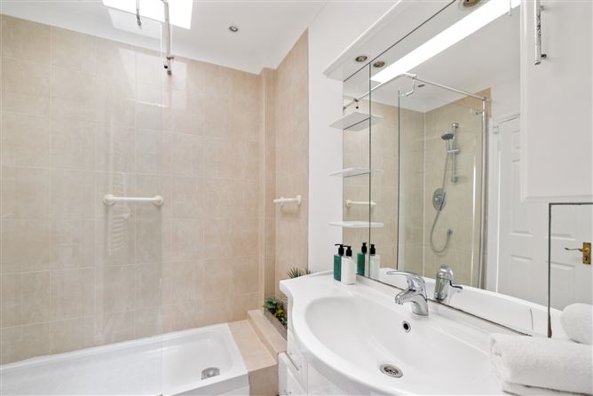 34 The Village Gate, Dalkey, Co. Dublin