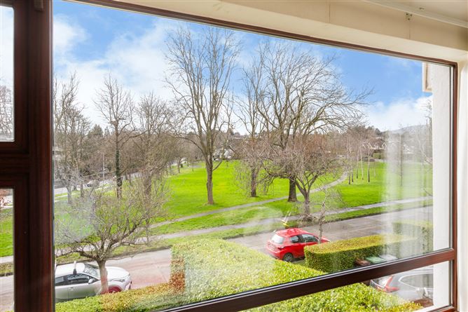 2 Kerrymount Green, Foxrock, Dublin 18