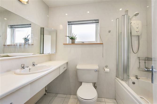 2 Kerrymount Green, Foxrock, Dublin 18