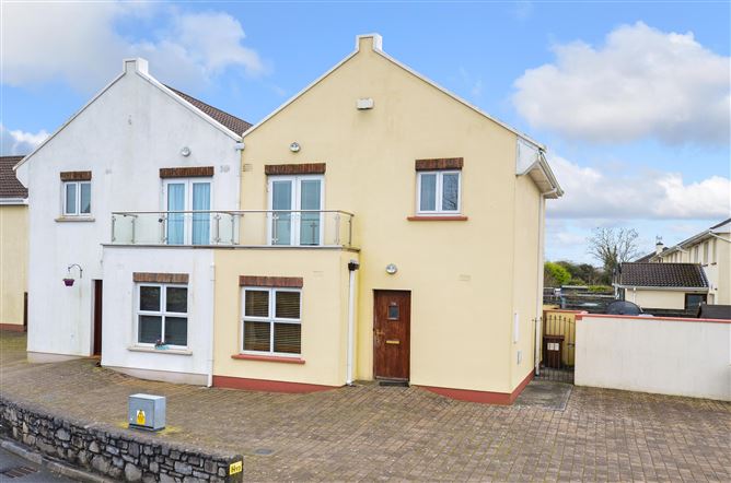 32 An Mhainistir, Lakeview, Claregalway, Galway