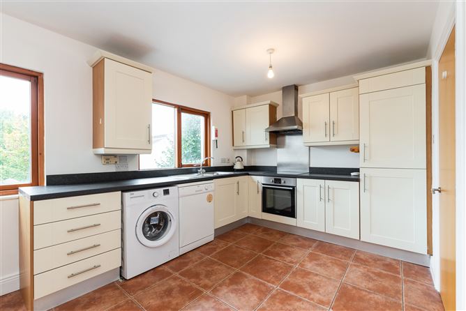 4 Hunters Avenue, Hunters Wood, Ballycullen, Dublin 24