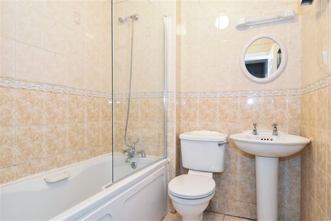 17 Dun Aengus, Dock Road, Galway City Centre