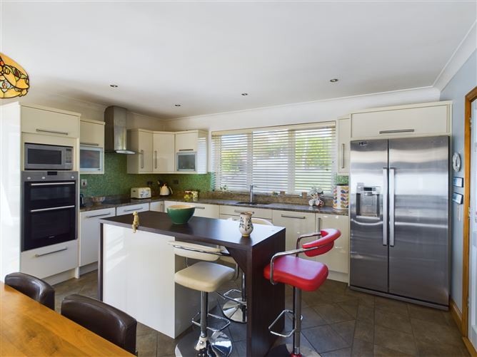 9 Carrigeenlea, Cliff Road, Tramore, Waterford