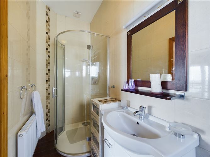 9 Carrigeenlea, Cliff Road, Tramore, Waterford
