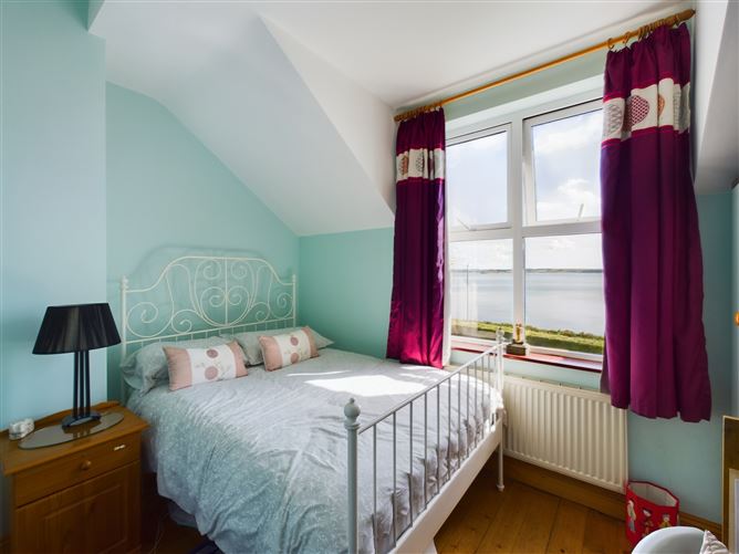 9 Carrigeenlea, Cliff Road, Tramore, Waterford