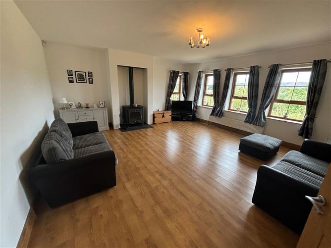 https://photos-a.propertyimages.ie/media/3/8/3/4947383/c4518ed5-f1a8-456f-a717-1de09d197399_l.png