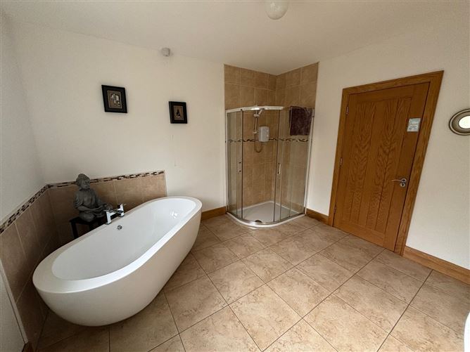 https://photos-a.propertyimages.ie/media/3/8/3/4947383/c4518ed5-f1a8-456f-a717-1de09d197399_l.png