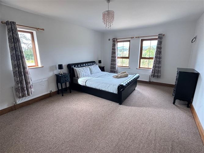 https://photos-a.propertyimages.ie/media/3/8/3/4947383/c4518ed5-f1a8-456f-a717-1de09d197399_l.png