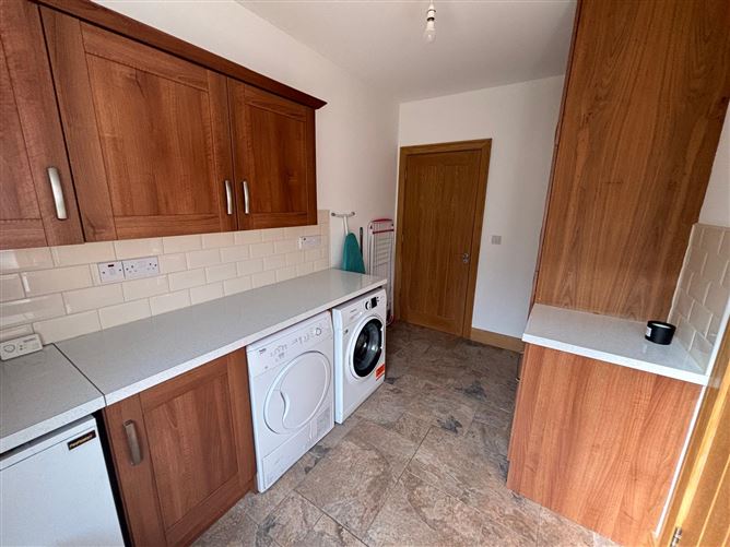 https://photos-a.propertyimages.ie/media/3/8/3/4947383/c4518ed5-f1a8-456f-a717-1de09d197399_l.png