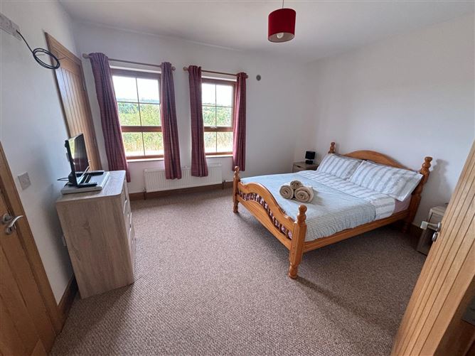 https://photos-a.propertyimages.ie/media/3/8/3/4947383/c4518ed5-f1a8-456f-a717-1de09d197399_l.png