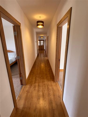 https://photos-a.propertyimages.ie/media/3/8/3/4947383/c4518ed5-f1a8-456f-a717-1de09d197399_l.png