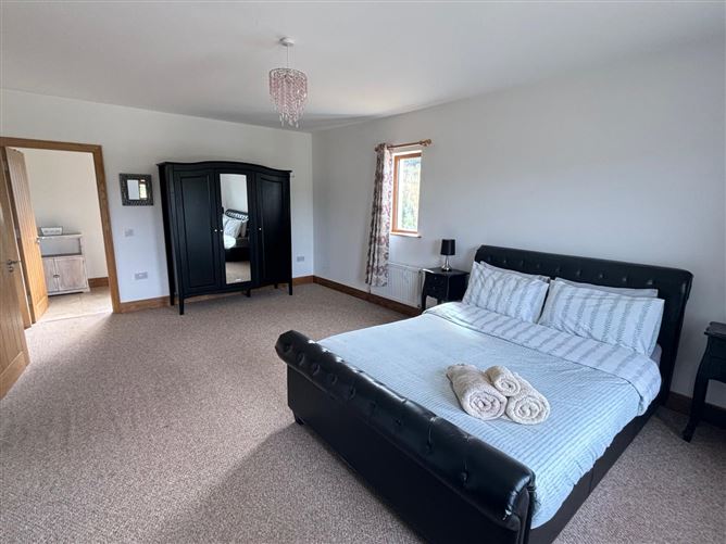 https://photos-a.propertyimages.ie/media/3/8/3/4947383/c4518ed5-f1a8-456f-a717-1de09d197399_l.png