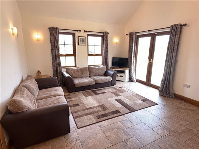 https://photos-a.propertyimages.ie/media/3/8/3/4947383/c4518ed5-f1a8-456f-a717-1de09d197399_l.png