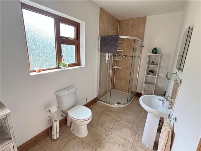 https://photos-a.propertyimages.ie/media/3/8/3/4947383/c4518ed5-f1a8-456f-a717-1de09d197399_l.png