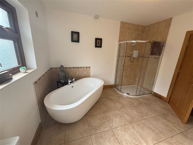 https://photos-a.propertyimages.ie/media/3/8/3/4947383/c4518ed5-f1a8-456f-a717-1de09d197399_l.png