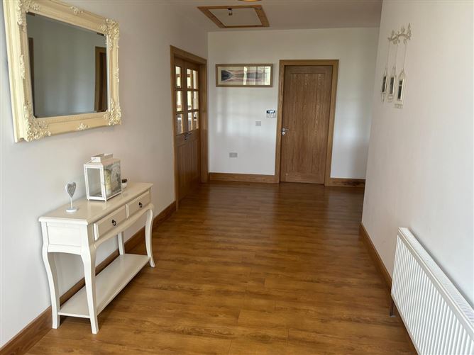 https://photos-a.propertyimages.ie/media/3/8/3/4947383/c4518ed5-f1a8-456f-a717-1de09d197399_l.png