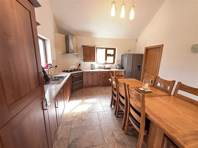 https://photos-a.propertyimages.ie/media/3/8/3/4947383/c4518ed5-f1a8-456f-a717-1de09d197399_l.png