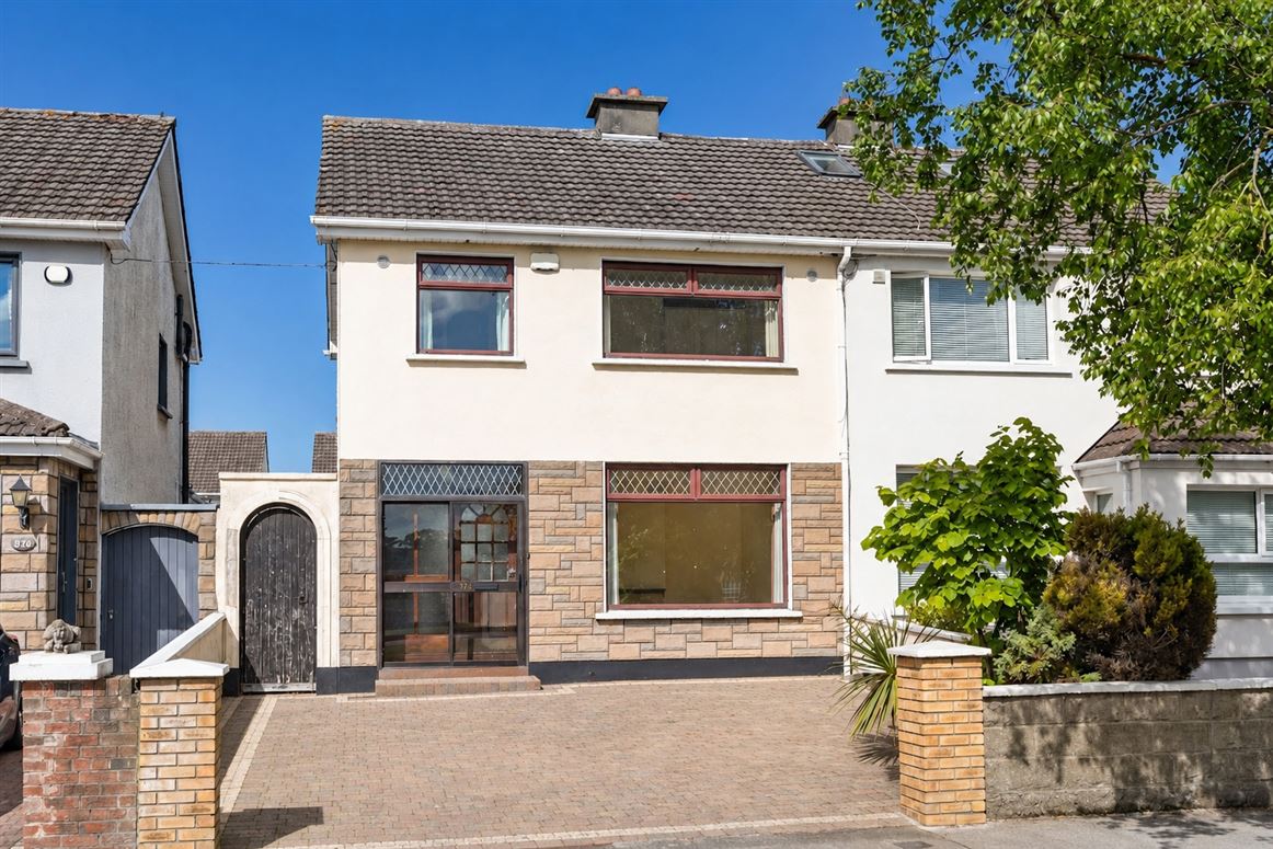 576 Collins Avenue Extension, Whitehall, Dublin 9