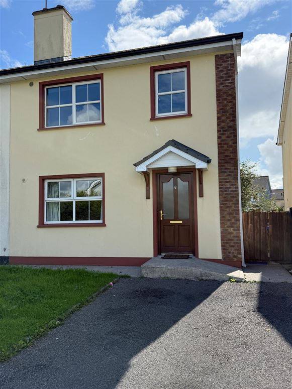 6 Castle Court, Ballaghaderreen, Co. Roscommon