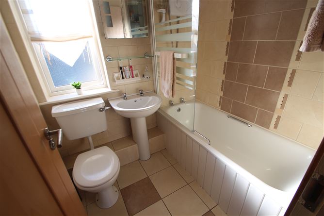 2 Droim an Óir, Kilmoney Road Upper, Carrigaline, Cork