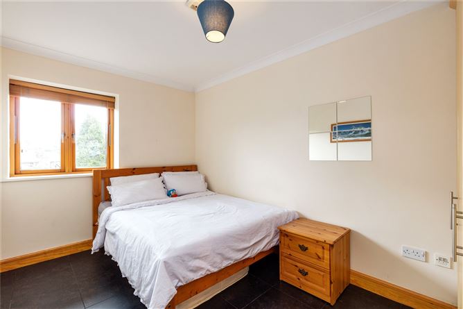 Apt, 23 Glaslynn, Howth Road, Clontarf, Dublin 3