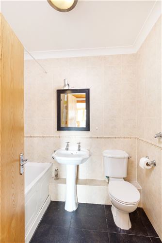 Apt, 23 Glaslynn, Howth Road, Clontarf, Dublin 3