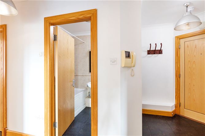 Apt, 23 Glaslynn, Howth Road, Clontarf, Dublin 3