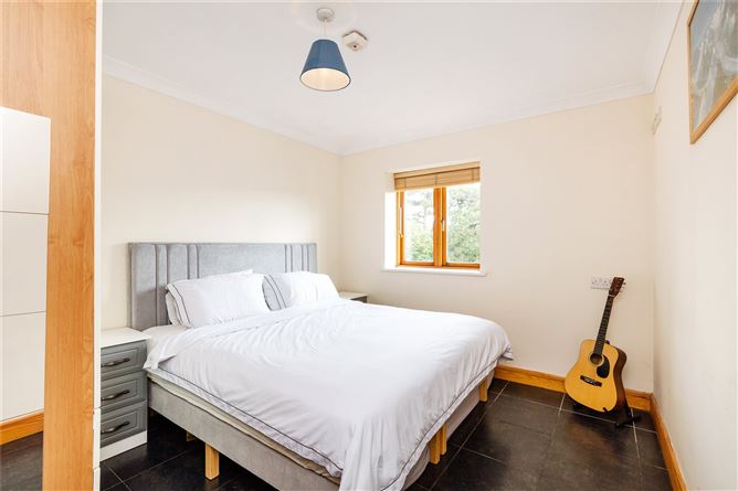 Apt, 23 Glaslynn, Howth Road, Clontarf, Dublin 3