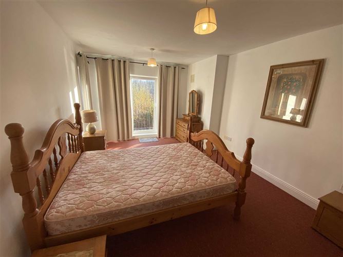 8 Lakeshore Marina, Killaloe, County Clare