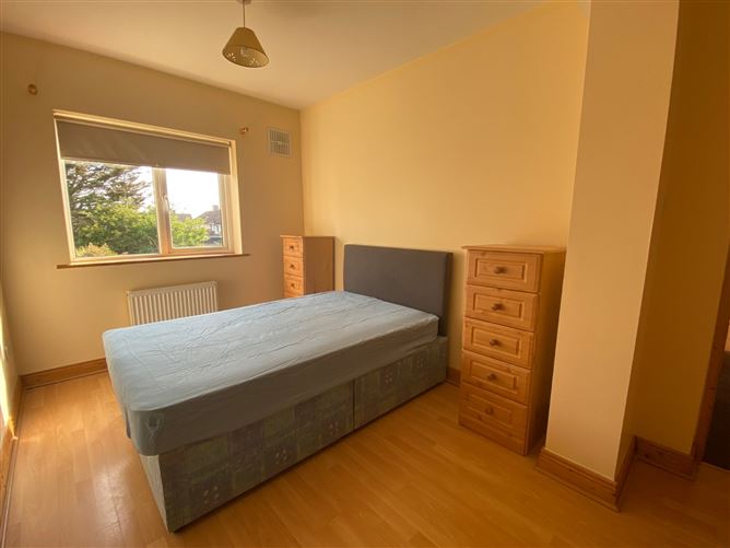 15a Brookwood Crescent, Artane, Dublin 5
