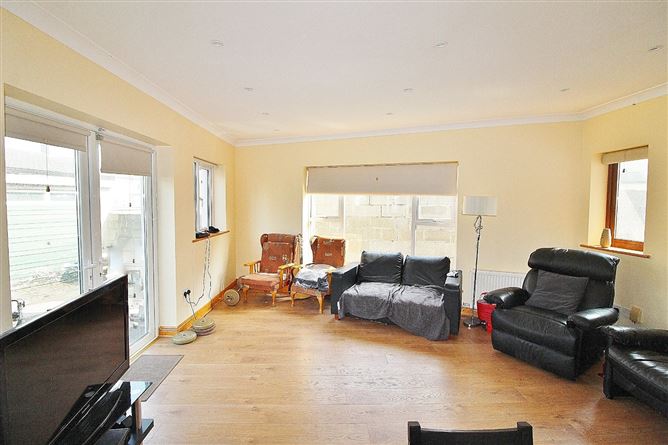 15a Brookwood Crescent, Artane, Dublin 5